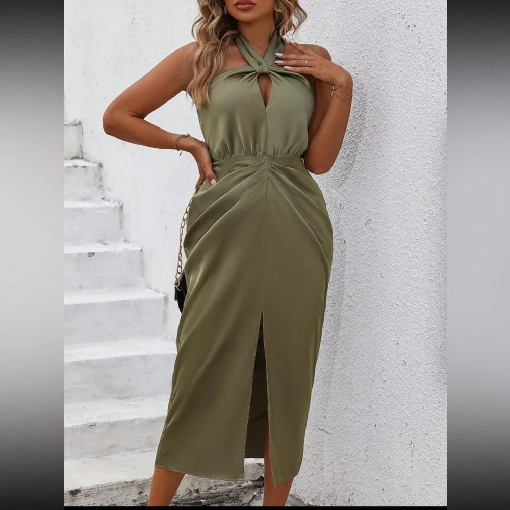 Luxe plus pleated halter maxi dress - Picture 2 of 12